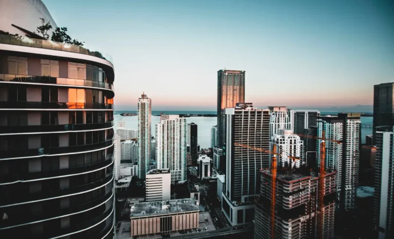 Como Iniciar um Negócio em Miami: Guia Completo para Empreendedores Brasileiros